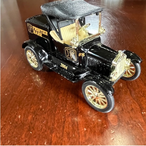 ERTL Other - Ertl 1913 Ford Model T Runabout Bank Frontier Bank Limited Edition 2004 EUC